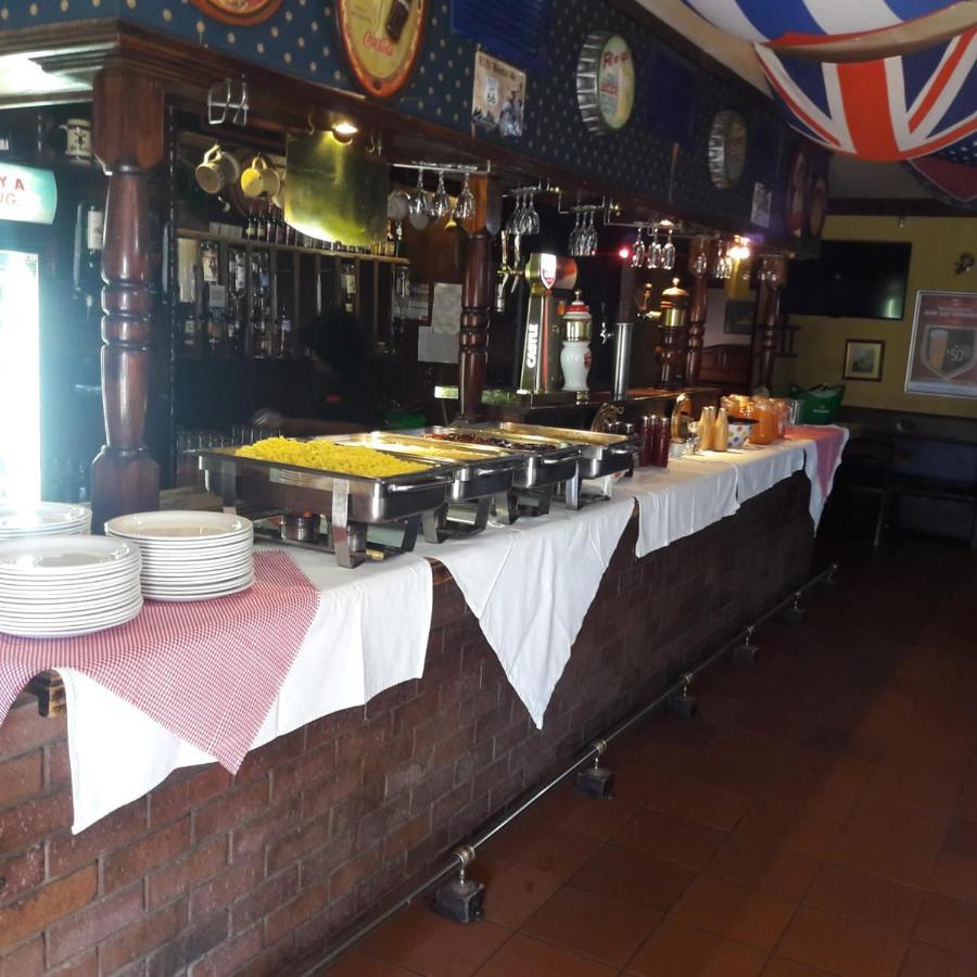 Barons Galley & Lodge Hartswater Exterior photo