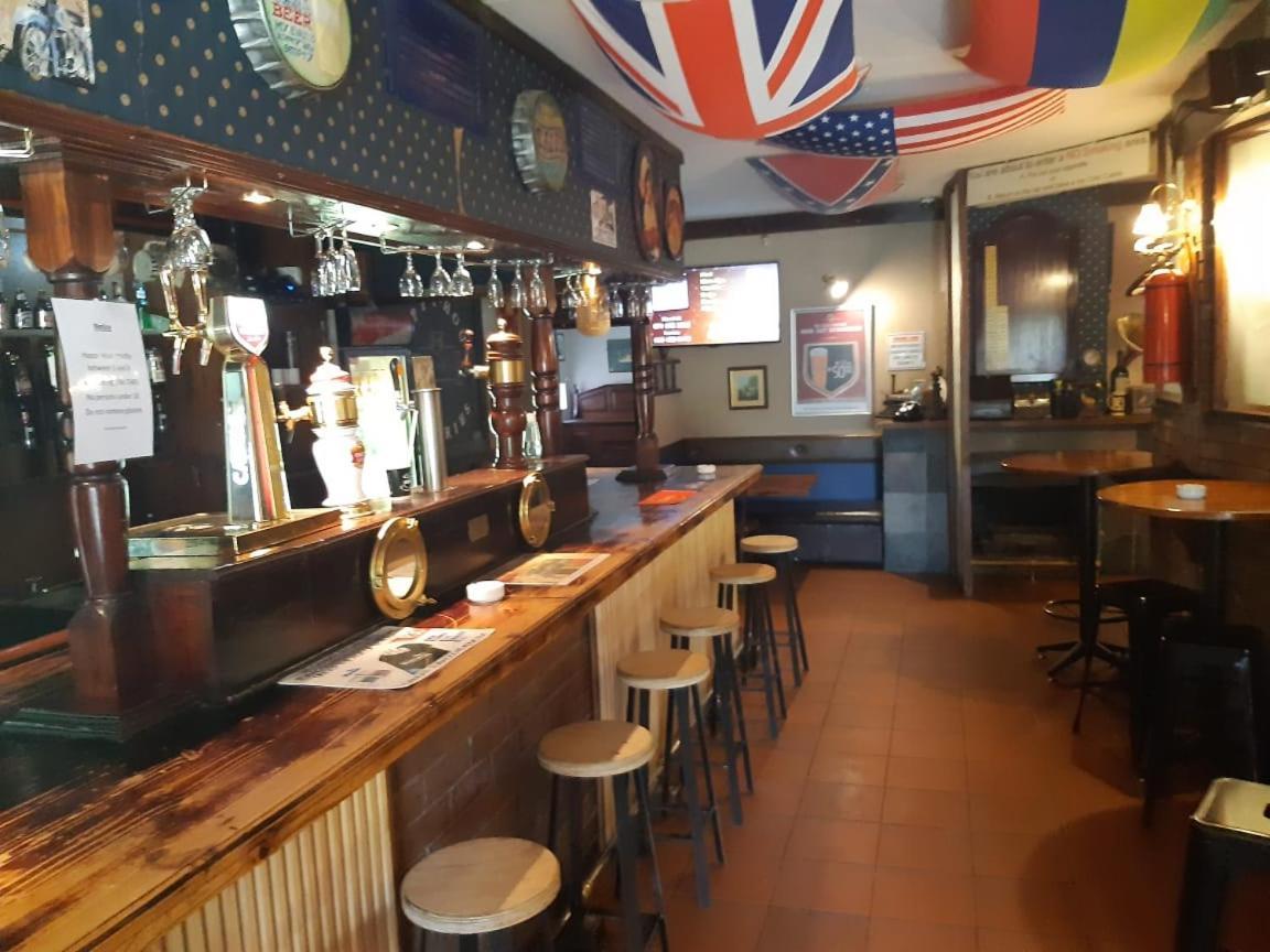 Barons Galley & Lodge Hartswater Exterior photo