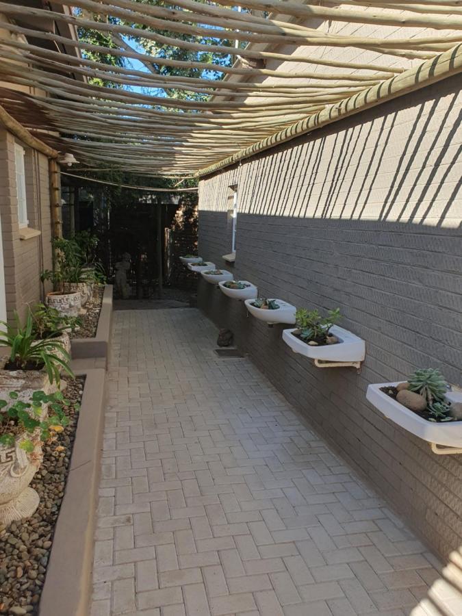 Barons Galley & Lodge Hartswater Exterior photo